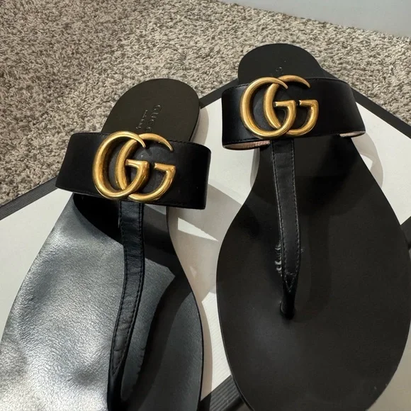 Gucci Black Sandals with Gold Logo - Picture 7 of 12